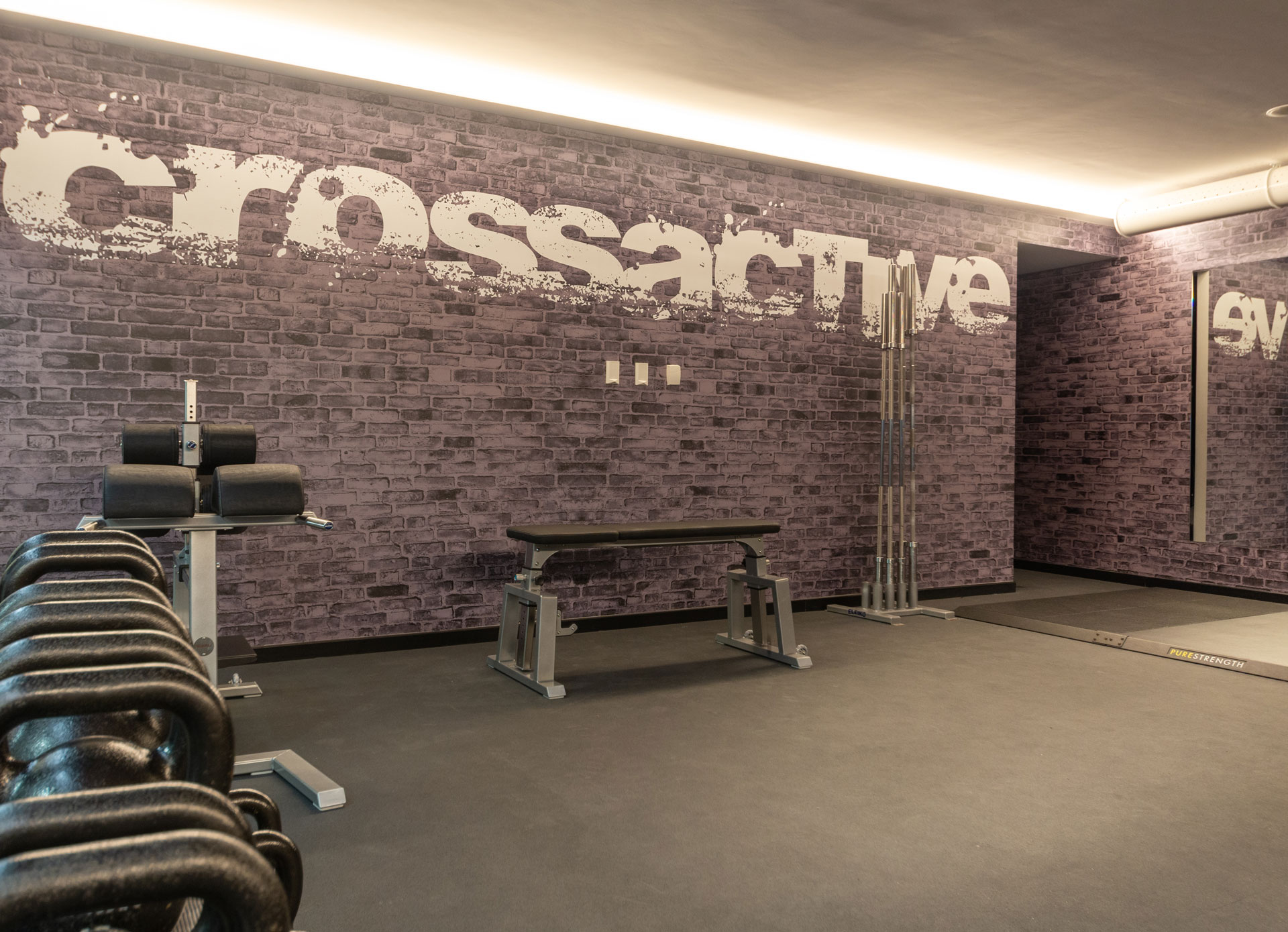 Studio Cross Active